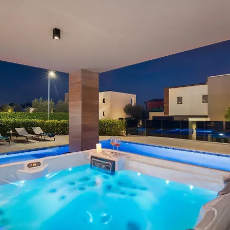 5 Sterne Mit Meerblick, Finnischer Sauna, Privatpool, Whirlpool Vikendica