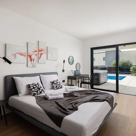 5 Sterne Mit Meerblick, Finnischer Sauna, Privatpool, Whirlpool Vikendica