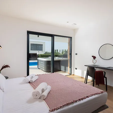 5 Sterne Mit Meerblick, Finnischer Sauna, Privatpool, Whirlpool Vikendica